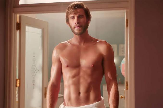 5 Film Romance Dibintangi Liam Hemsworth, Terbaru Lonely Planet!