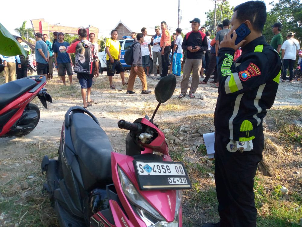 Mobil Boks Tabrak 4 Motor Pelajar di Jombang