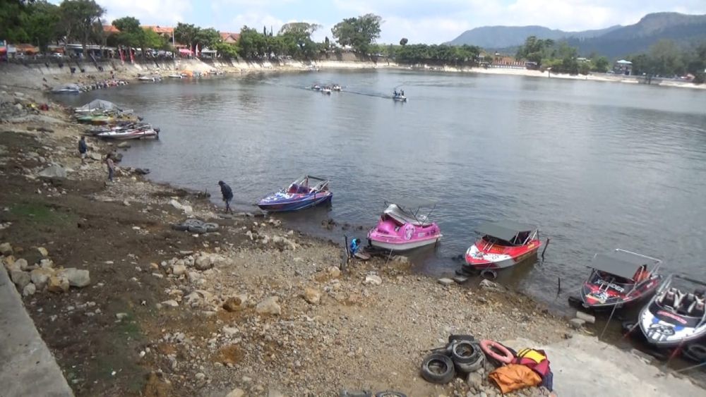 Telaga Sarangan Mengering saat Kemarau, Mirip Pantai