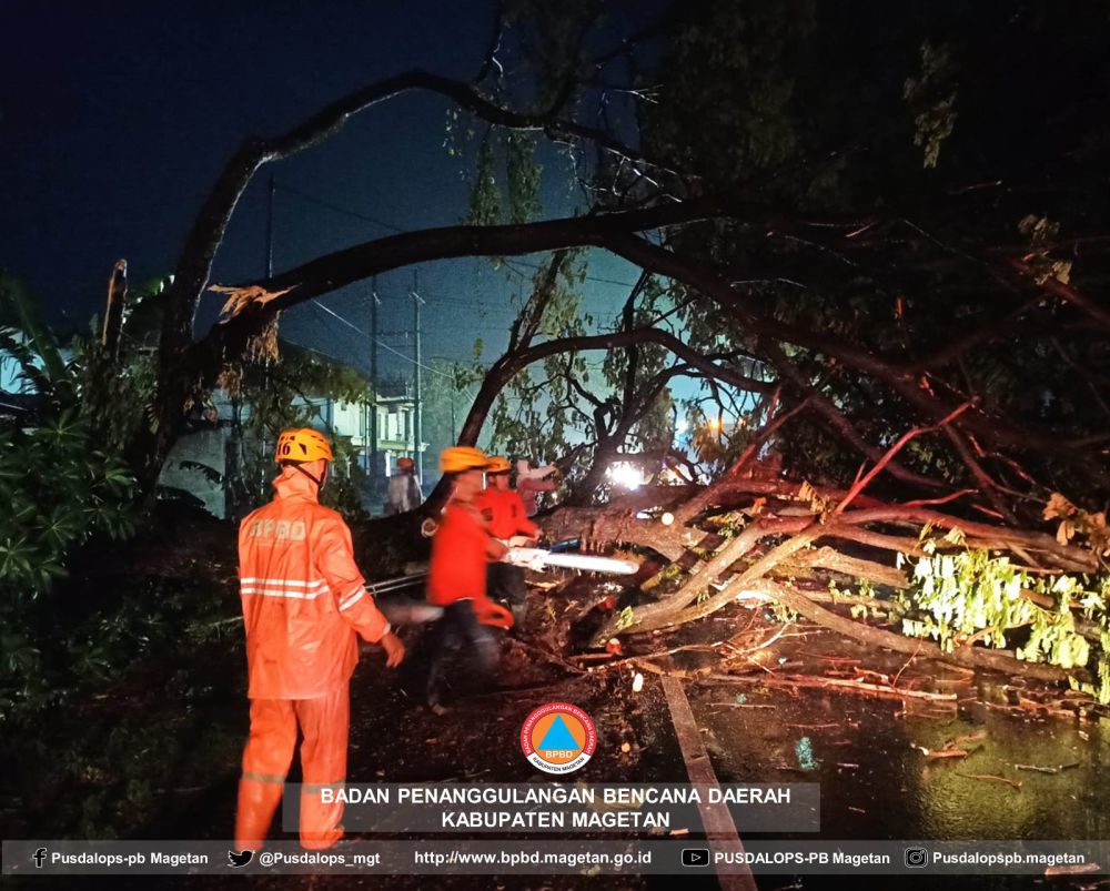 Hujan Disertai Angin Kencang Melanda Karangrejo Magetan