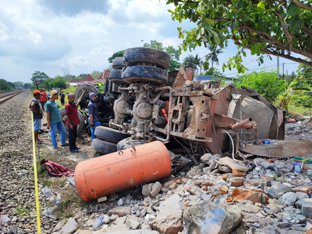 Kejadian Truk Tabrak KA Taksaka di Sedayu, KAI Tunggu Polres Bantul