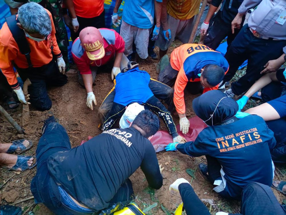 Curhatan Terakhir Nia Gadis Penjual Gorengan: Saya Lelah