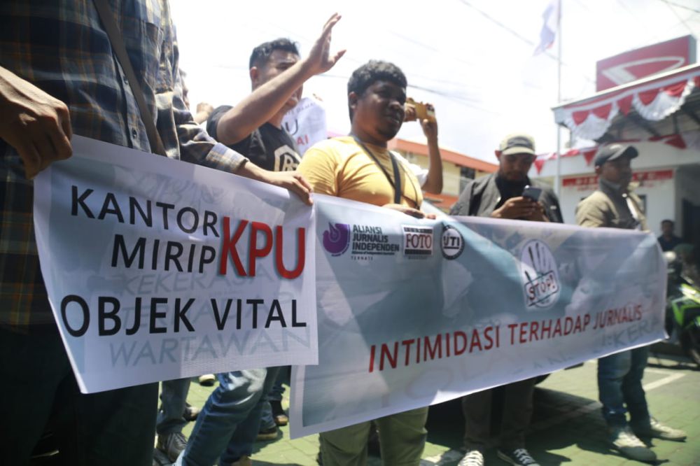 Buntut Intimidasi, Puluhan Jurnalis Gelar Aksi Protes KPU Maluku Utara