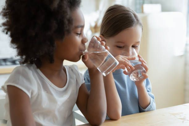 Tidak Sebabkan Autisme, Air Minum Galon Polikarbonat Aman Dikonsumsi