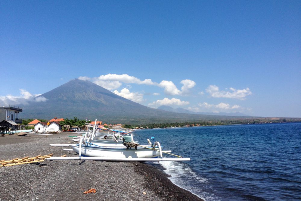 5 Pantai Cantik di Karangasem, Panoramanya Syahdu