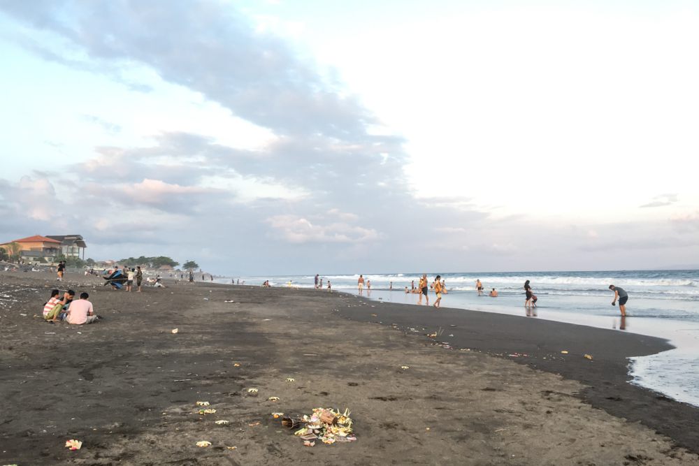 Tiket Masuk Pantai Gumicik di Gianyar, Berburu Senja