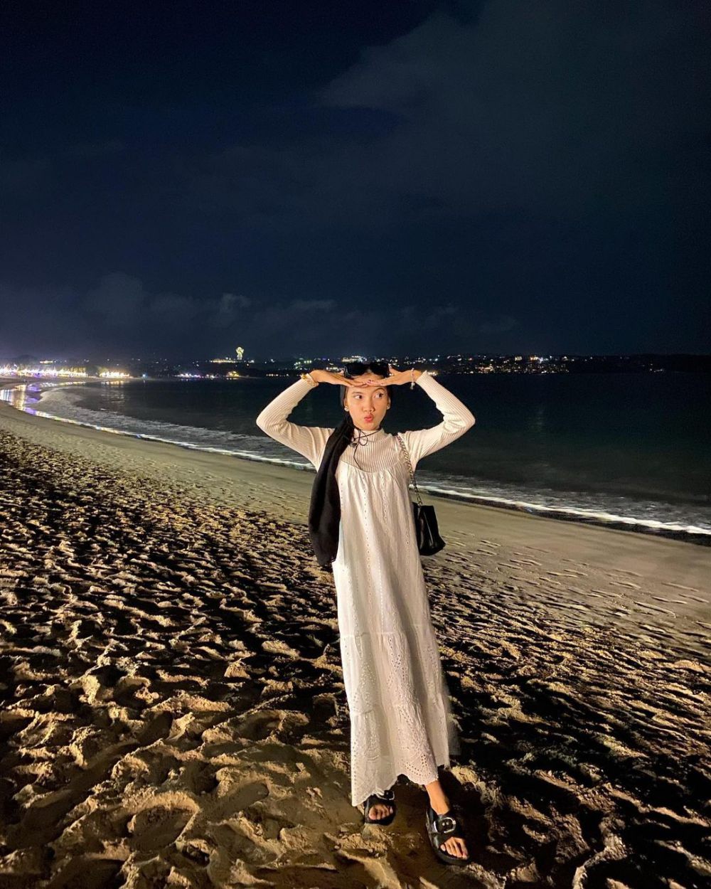 10 OOTD Dress Hijab ke Pantai, Bikin Kamu Makin Elegan