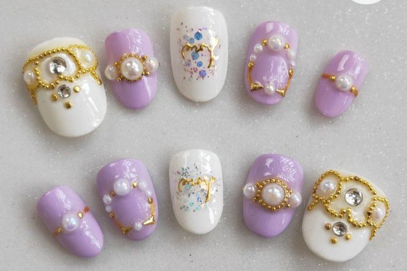 8 Rekomendasi Fake Nails untuk Wisuda, Cantik dan Elegan!