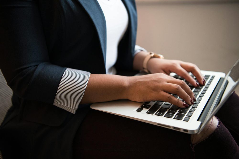 10 Kebiasaan Sepele yang Bikin Laptop Gampang Bermasalah, Bahkan Rusak