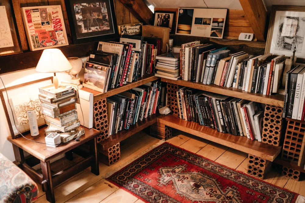 10 Inspirasi Desain Home Library Multifungsi, Oasis Literasi di Rumah