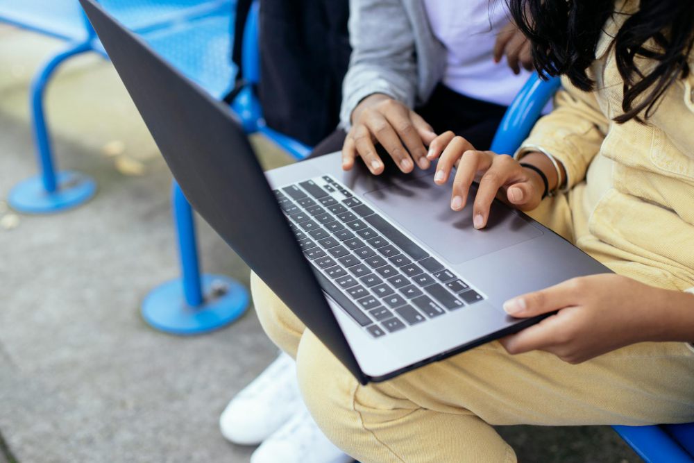 10 Kebiasaan Sepele yang Bikin Laptop Gampang Bermasalah, Bahkan Rusak