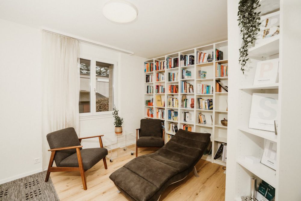 10 Inspirasi Desain Home Library Multifungsi, Oasis Literasi di Rumah