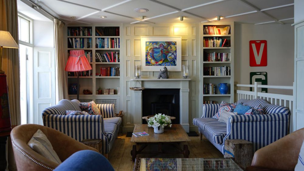 10 Inspirasi Desain Home Library Multifungsi, Oasis Literasi di Rumah