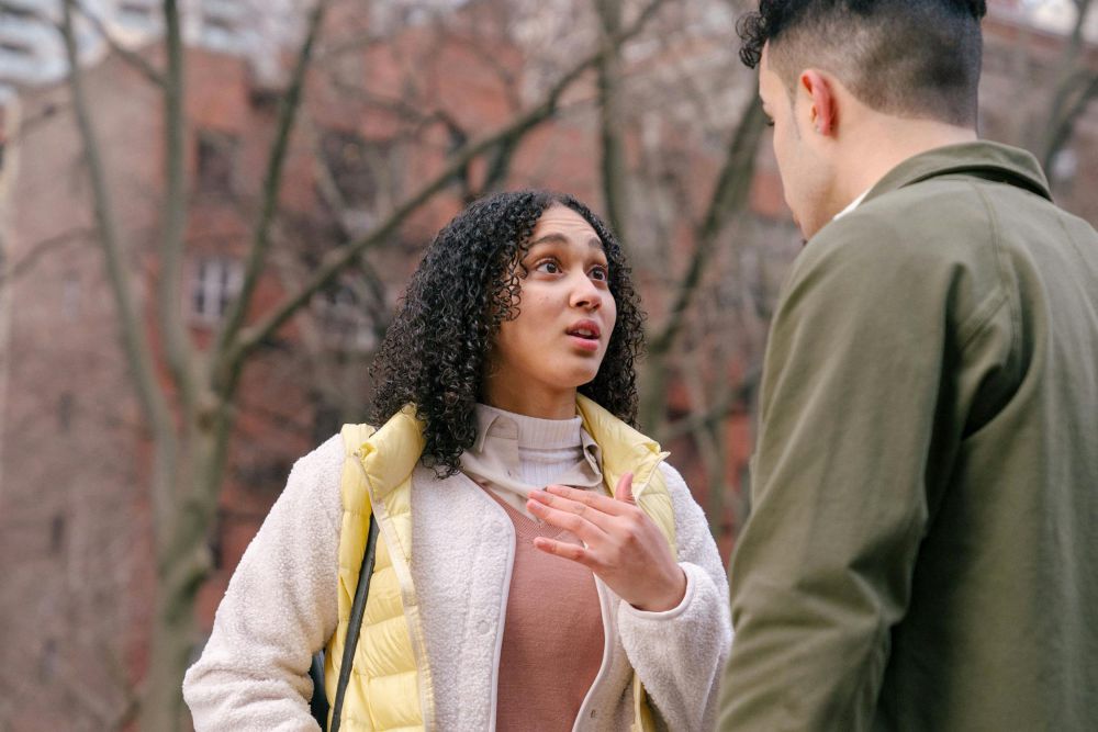 5 Pola yang Kamu Kira Cinta, Padahal Hanya Trauma yang Menyamar