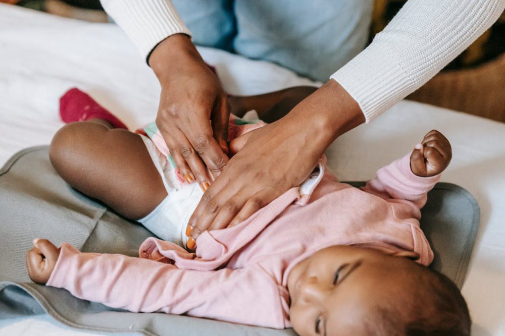 5 Cara Mengatasi Perut Kembung pada Bayi, Jangan Panik!