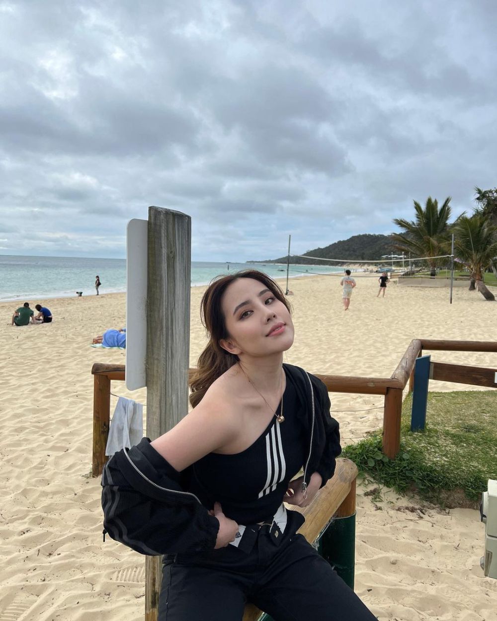 8 Ide Ootd Ke Pantai Ala Agatha Chelsea Stylish Dan Manis