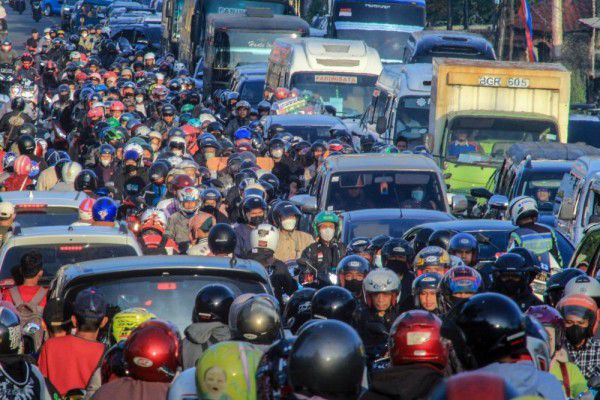 Macet Parah di Puncak Bogor, Proyek Kereta Gantung Bakal Dipercepat