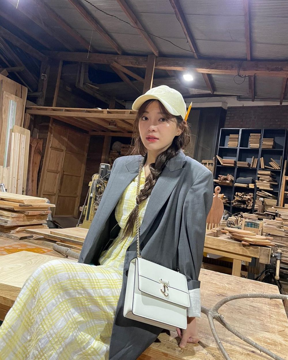 10 Styling Outfit Motif ala Kim Sejeong, Fashionable!