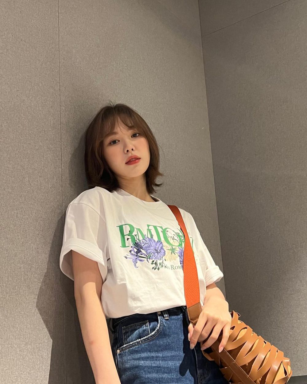 10 Referensi Outfit Street Style ala Wendy Red Velvet, Youthful! 