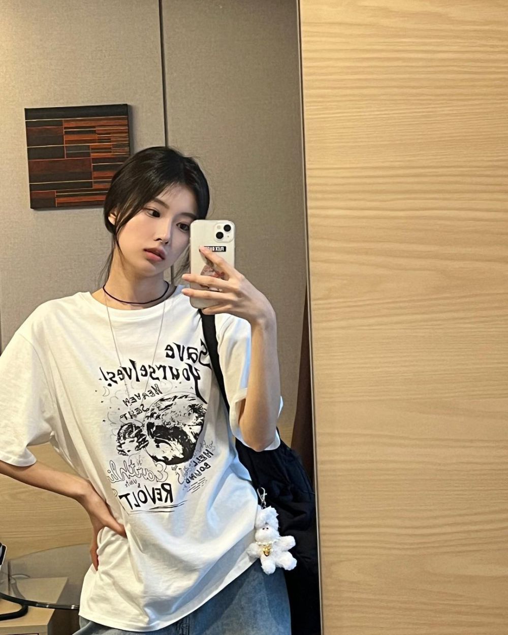 10 Ide Outfit Street Style ala Kang Hyewon ex IZ*ONE, Chill Out!