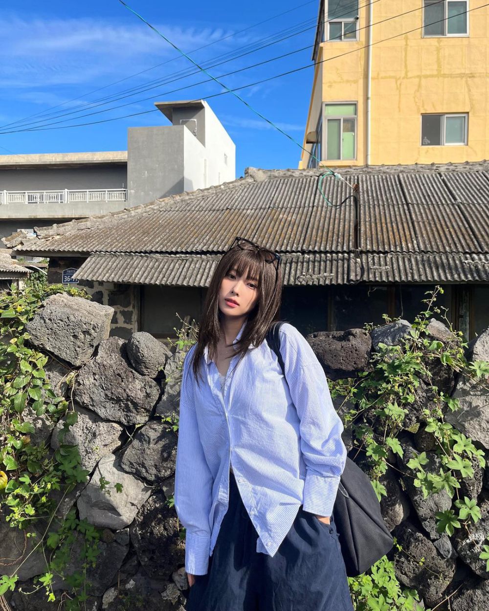 10 Ide Outfit Street Style ala Kang Hyewon ex IZ*ONE, Chill Out!