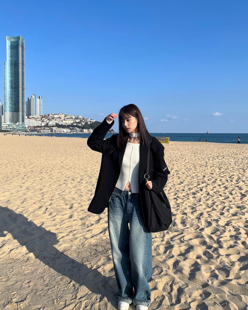 10 Ide Outfit Street Style ala Kang Hyewon ex IZ*ONE, Chill Out!