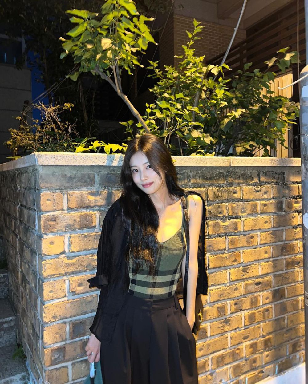 10 Ide Outfit Street Style ala Kang Hyewon ex IZ*ONE, Chill Out!