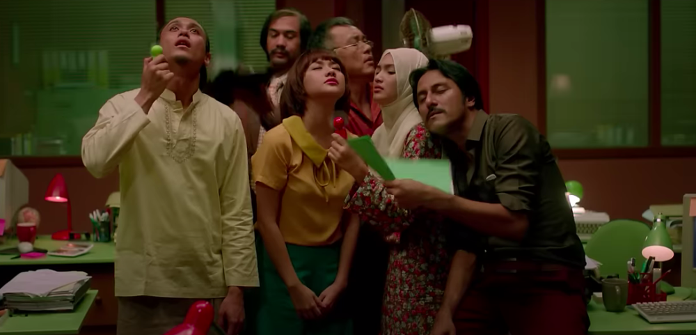 10 Film Tayang di Netflix Kisah Lingkungan Kerja Penuh Komedi