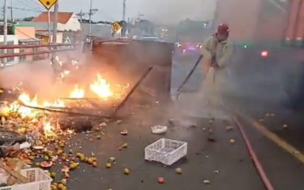 Tabrakan Beruntun di Jembatan Baru Ploso Jombang, 1 Tewas