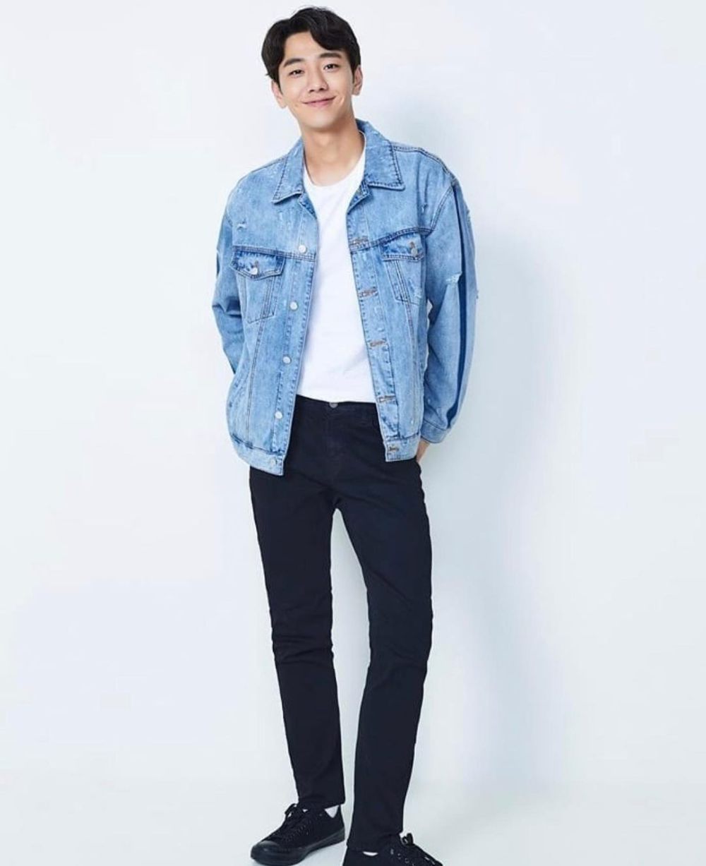 7 Ide Mix and Match OOTD Denim ala Nam Yoon Soo, Trendi Kekinian!