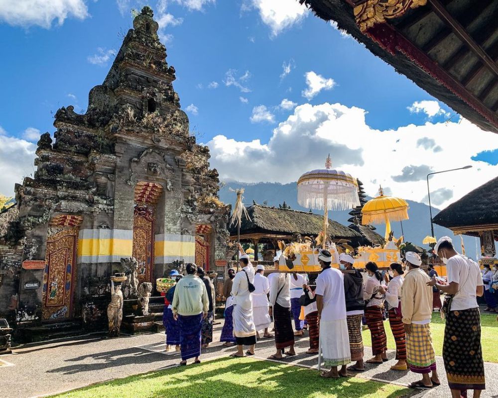 5 Tempat Melihat Perayaan Galungan di Bali, Suasananya Damai