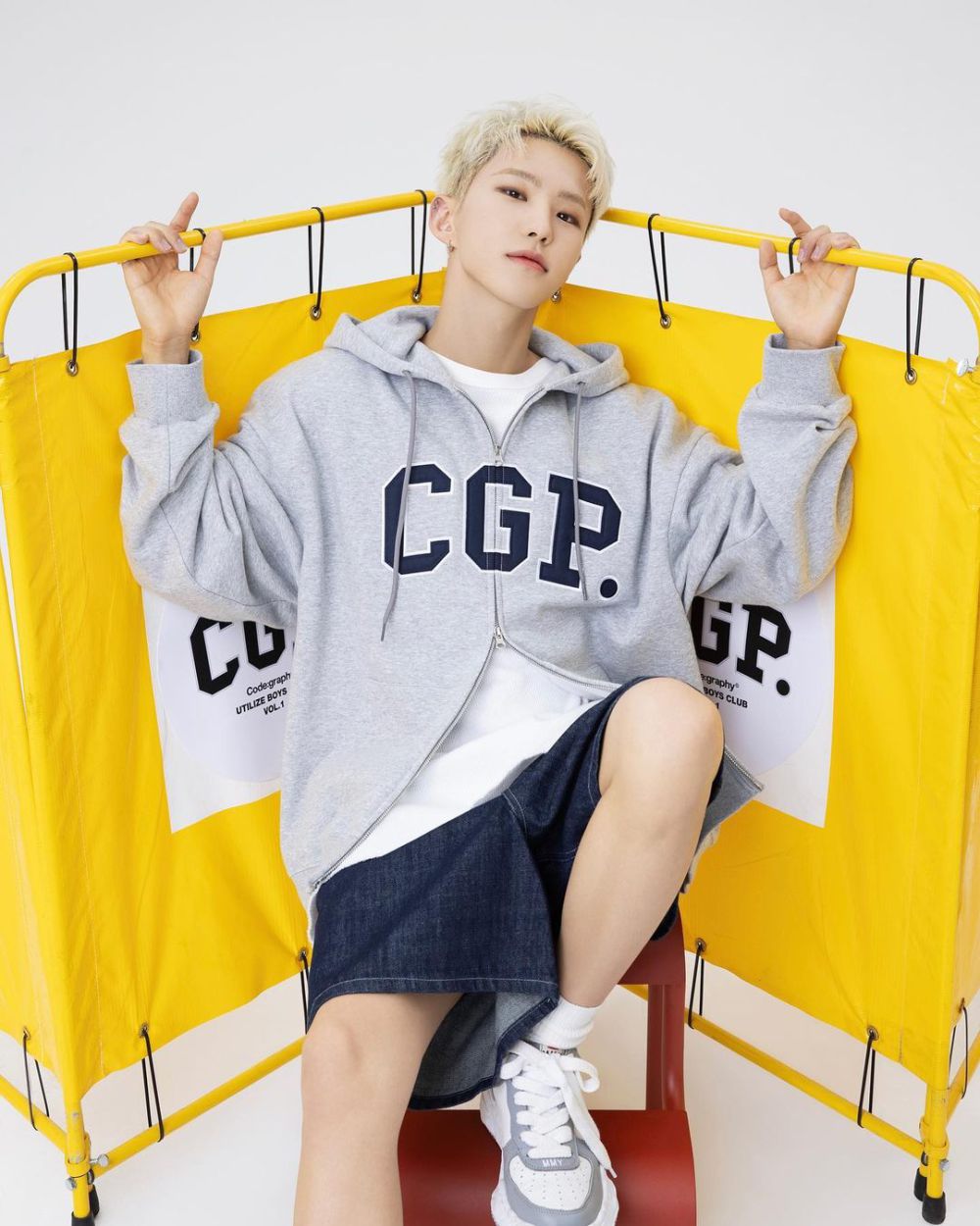 11 Ide Style Outfit Celana Pendek ala Hoshi Seventeen, Gayanya Modis