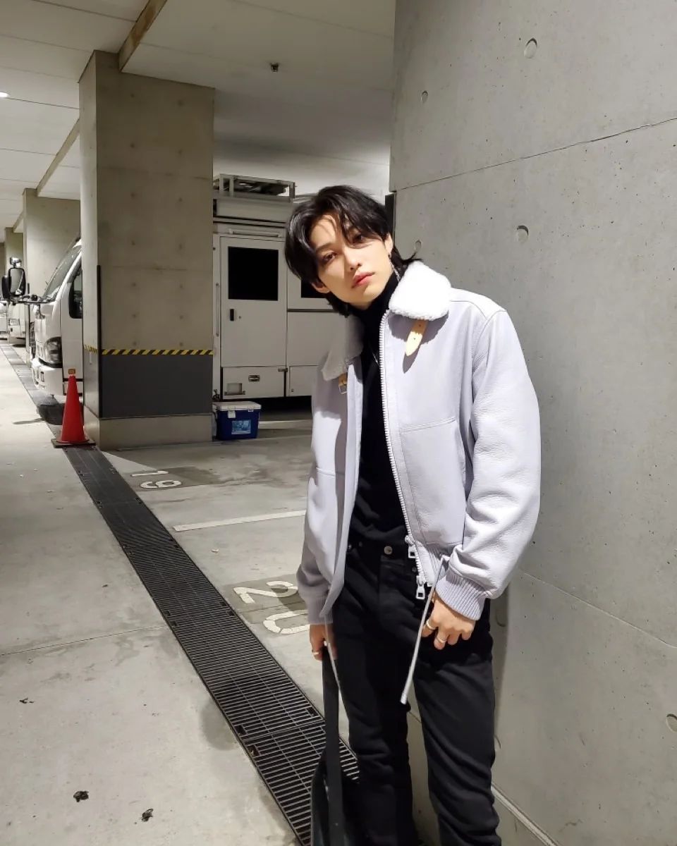 9 Ide Outfit Street Style Kekinian ala Felix Stray Kids, Makin Cool!