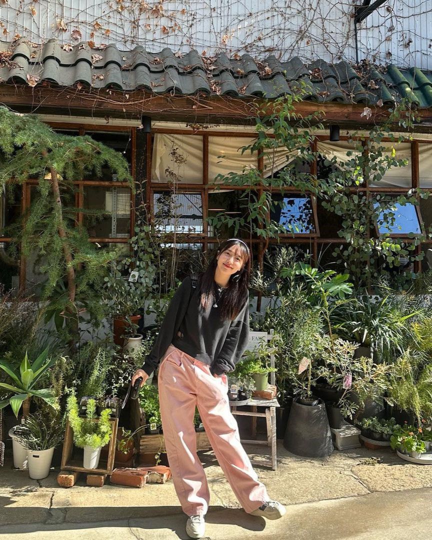 11 Inspirasi Outfit Ngafe ala Pyo Ye Jin, Hits Kekinian!