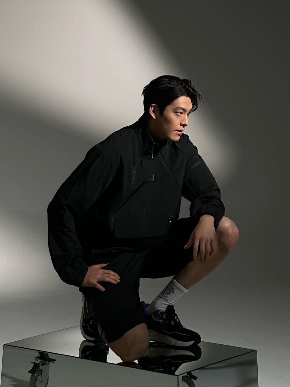 7 Inspirasi OOTD Sporty ala Kim Woo Bin, Energik Sepanjang Hari!