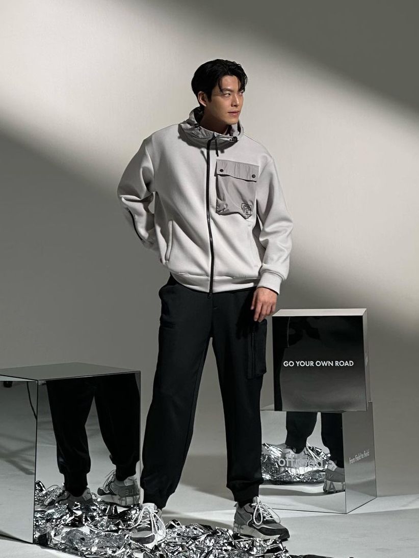 7 Inspirasi OOTD Sporty ala Kim Woo Bin, Energik Sepanjang Hari!