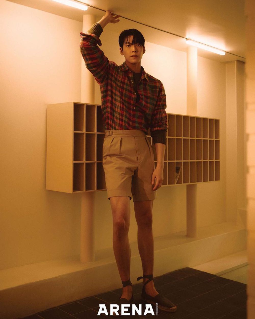 7 Mix and Match Plaid Outfit ala Kim Woo Bin, Formal hingga Kasual!