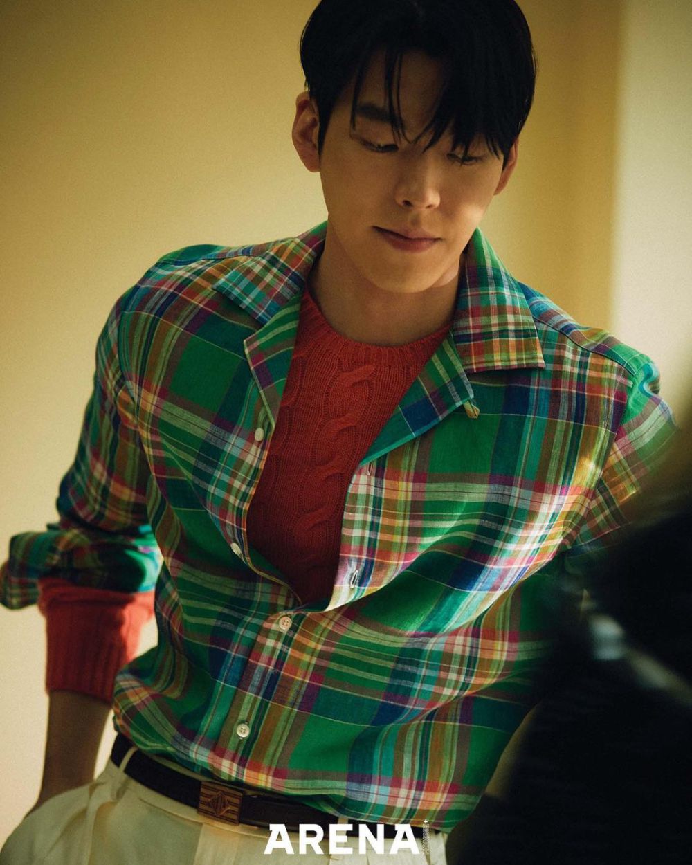 7 Mix and Match Plaid Outfit ala Kim Woo Bin, Formal hingga Kasual!