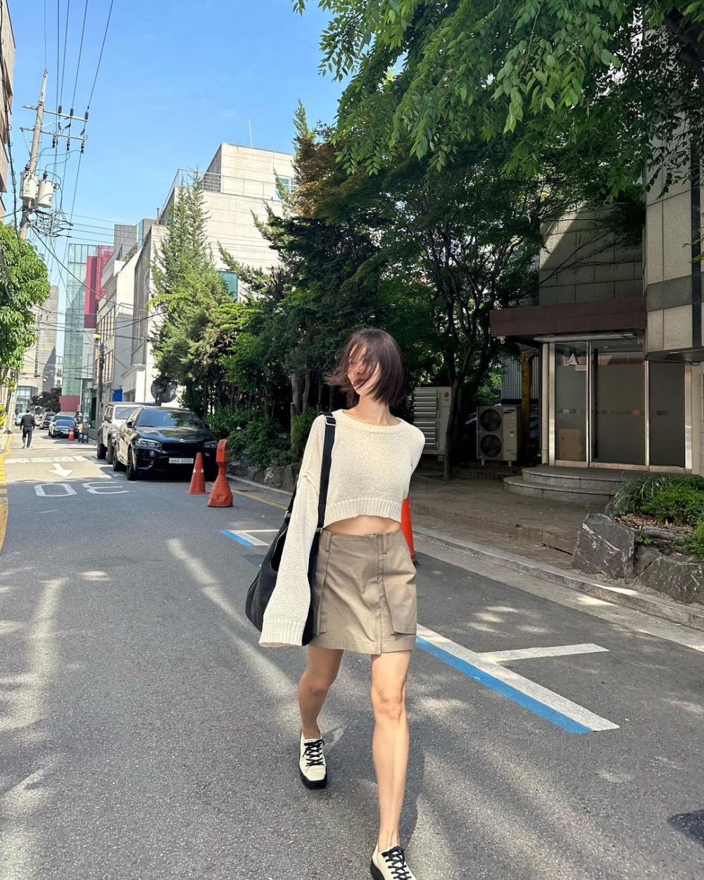 9 Inspirasi Daily Outfit Bergaya Kasual ala Lee Joo Bin, Mudah Ditiru!