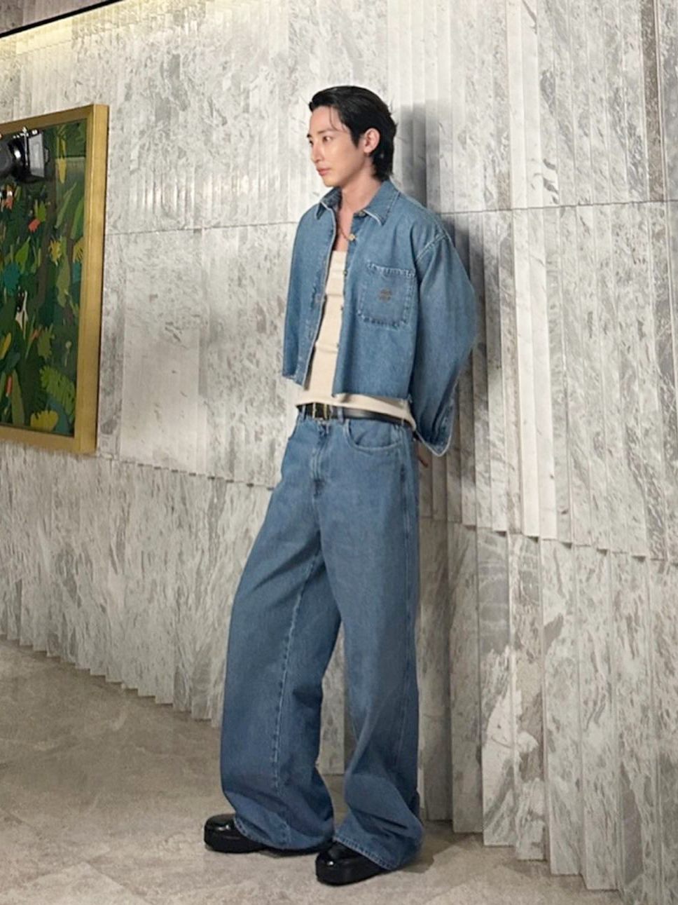 7 Inspirasi OOTD Nuansa Biru ala Lee Soo Hyuk, Fresh dan Manly!