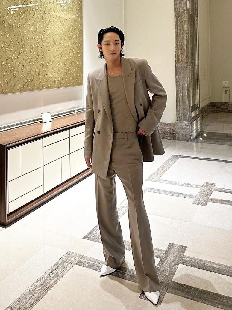 7 Ide OOTD Nuansa Earth Tone ala Lee Soo Hyuk, Classy dan Stunning!