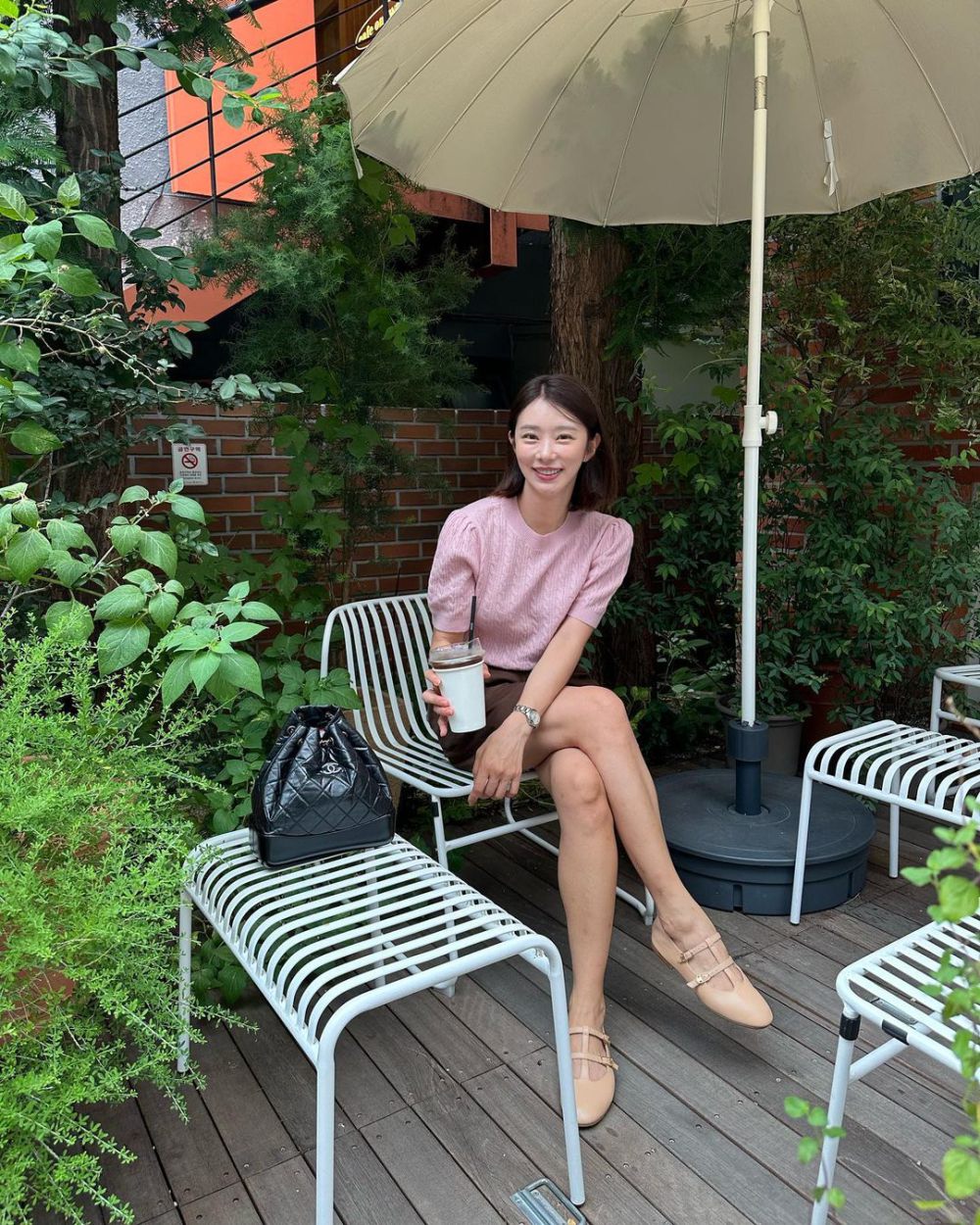 9 Inspirasi Daily Outfit Bergaya Kasual ala Lee Joo Bin, Mudah Ditiru!