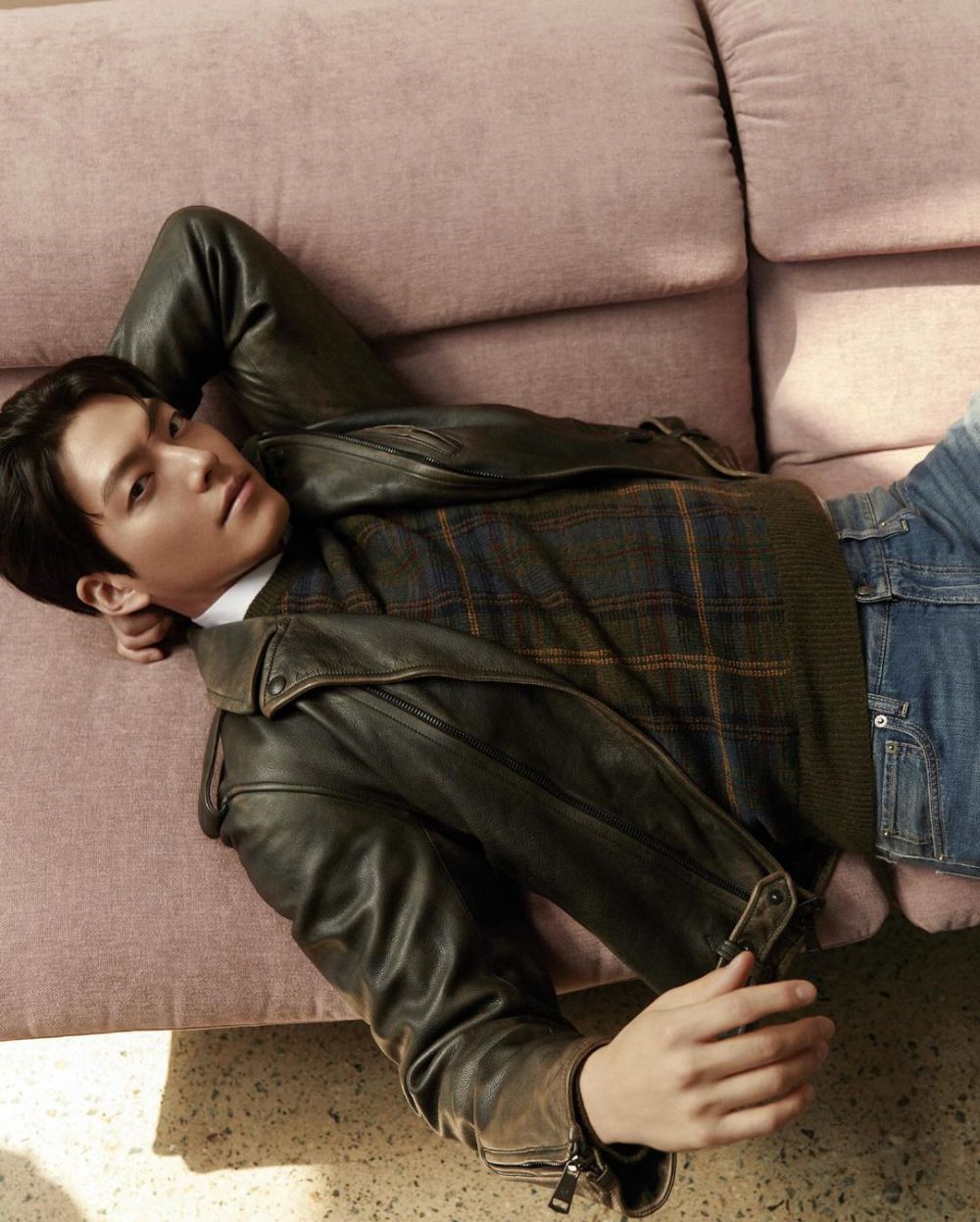 7 Mix and Match Plaid Outfit ala Kim Woo Bin, Formal hingga Kasual!