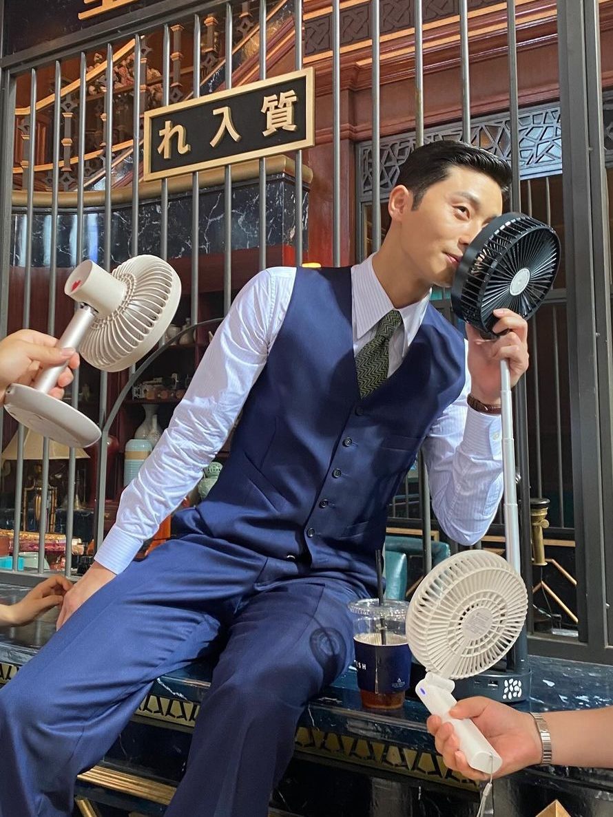 7 Inspirasi Outfit One Set ala Park Seo Joon, Formal hingga Sporty!