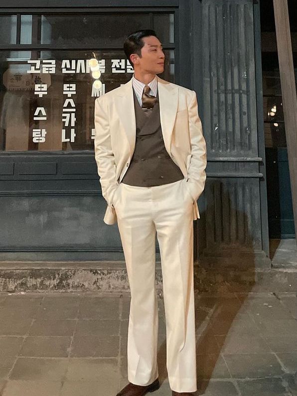 7 Inspirasi Outfit One Set ala Park Seo Joon, Formal hingga Sporty!