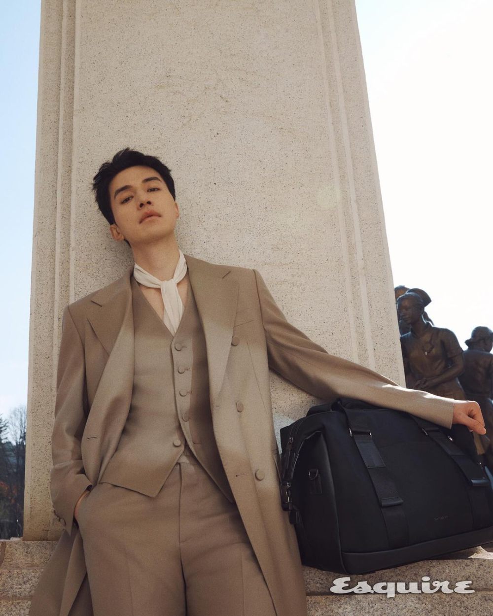 Tampil Stylish dan Profesional dengan Pilihan Tas ala Lee Dong Wook