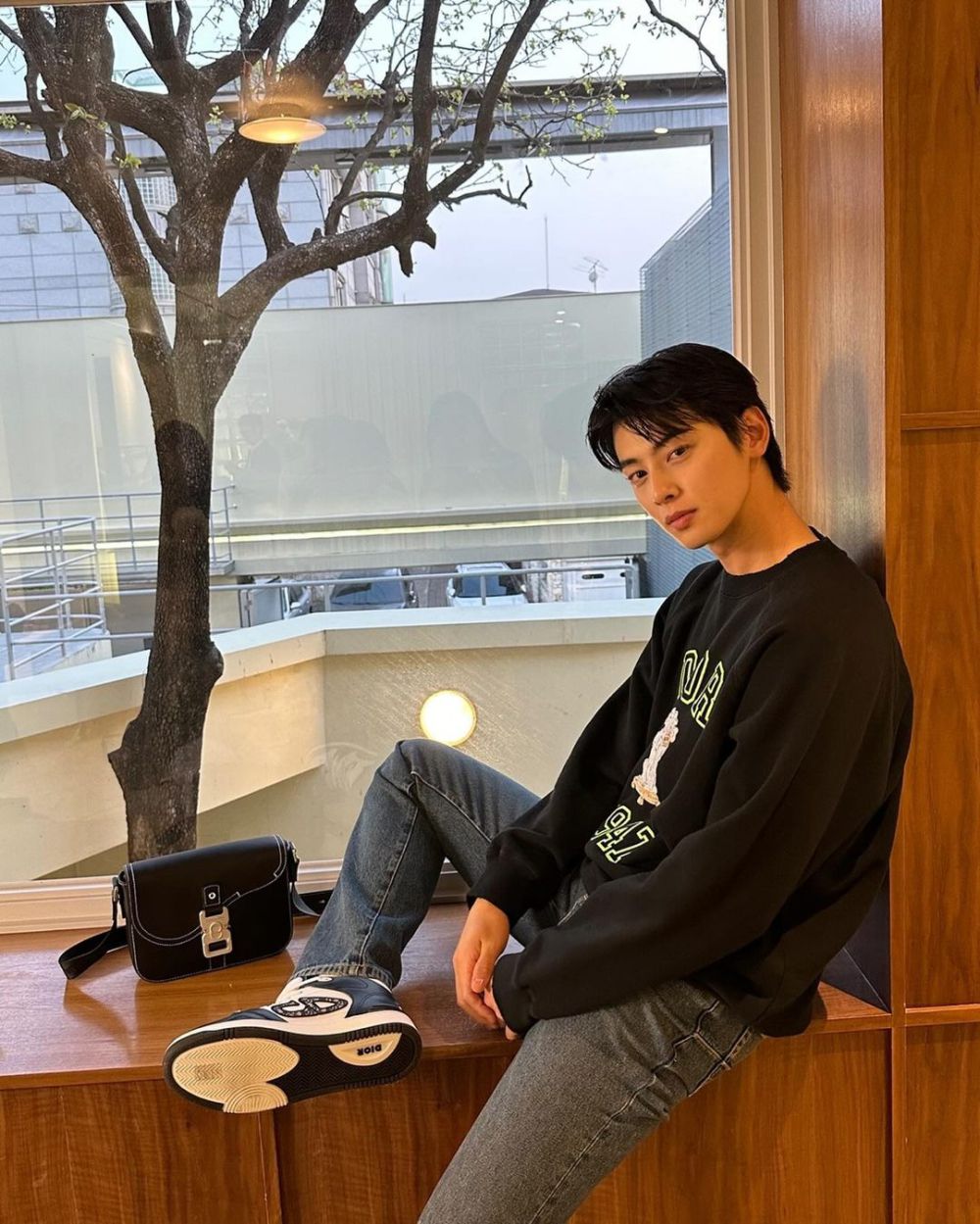 9 Inspirasi Outfit Kasual ala Cha Eun Woo, Cocok untuk Ngampus!