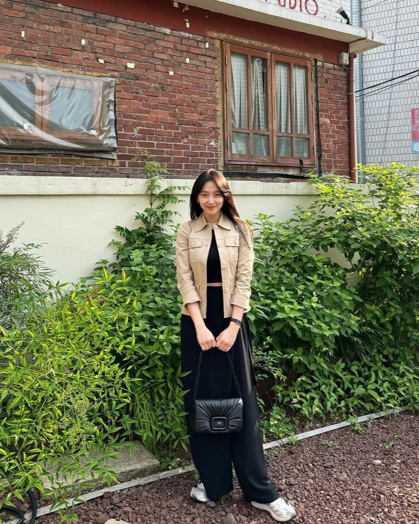 11 Inspirasi Outfit Ngafe ala Pyo Ye Jin, Hits Kekinian!