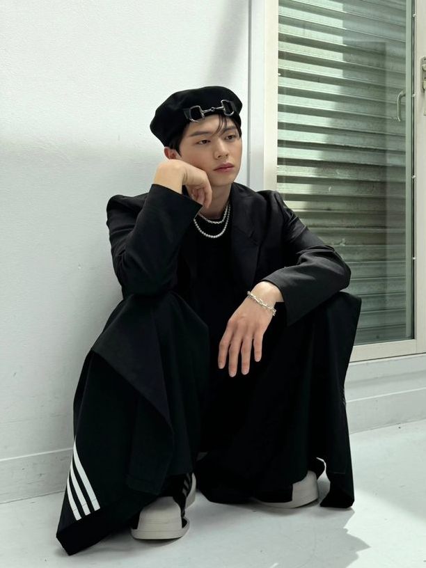 7 Inspirasi Outfit Street Style ala Sungjae BTOB, Swag dan Trendi!