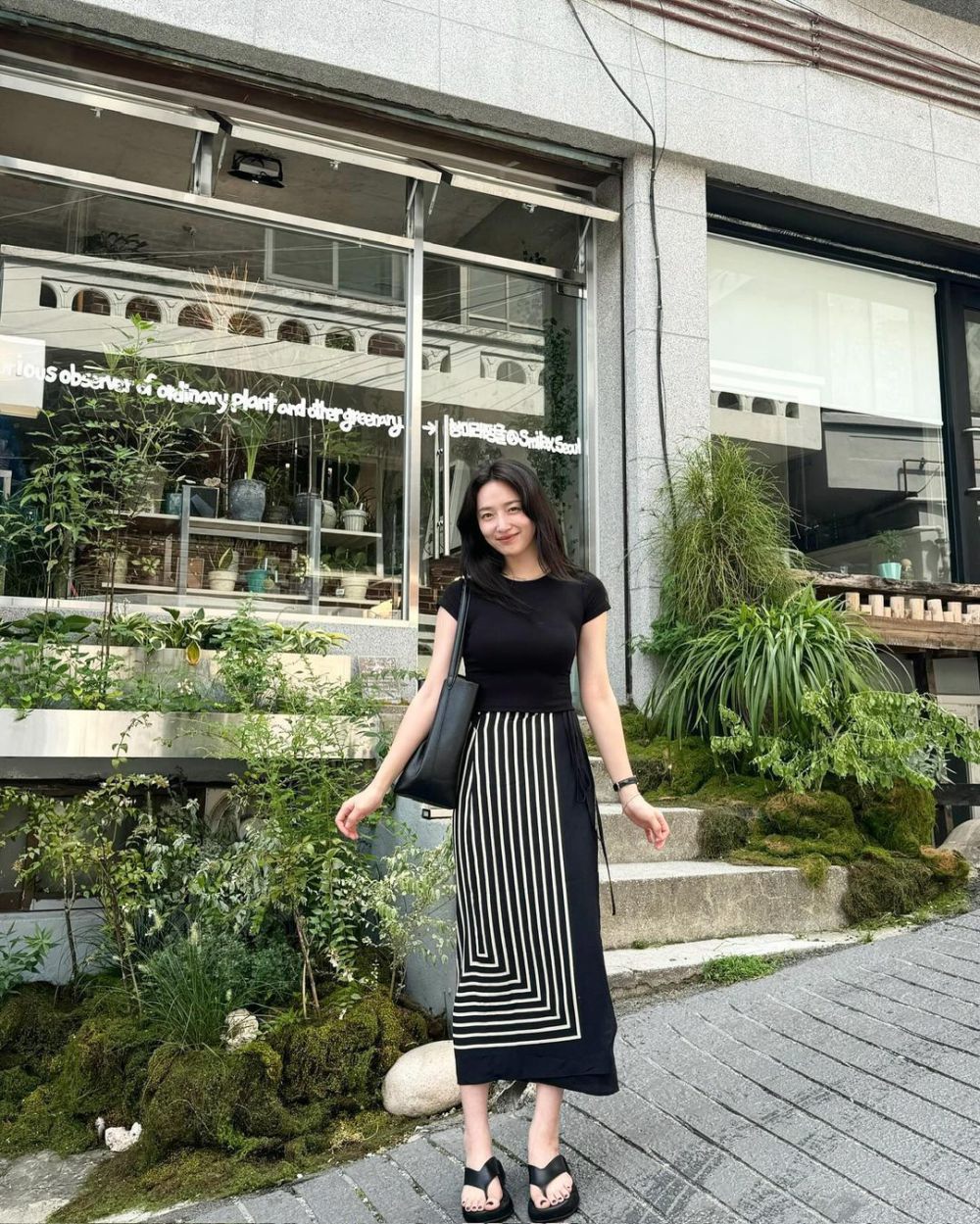 11 Inspirasi Outfit Ngafe ala Pyo Ye Jin, Hits Kekinian!